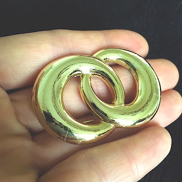 Vintage Gold Tone Brooch Pin - Picture 1 of 8